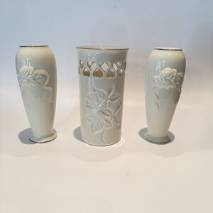 Lenox Cream Embossed Rose/ Heart Vase & Bud Vases W/24K Gold Rim 6”